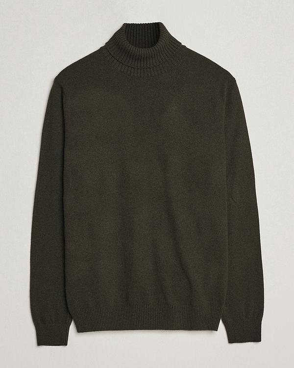 Dark green turtleneck from Oscar Jacobson